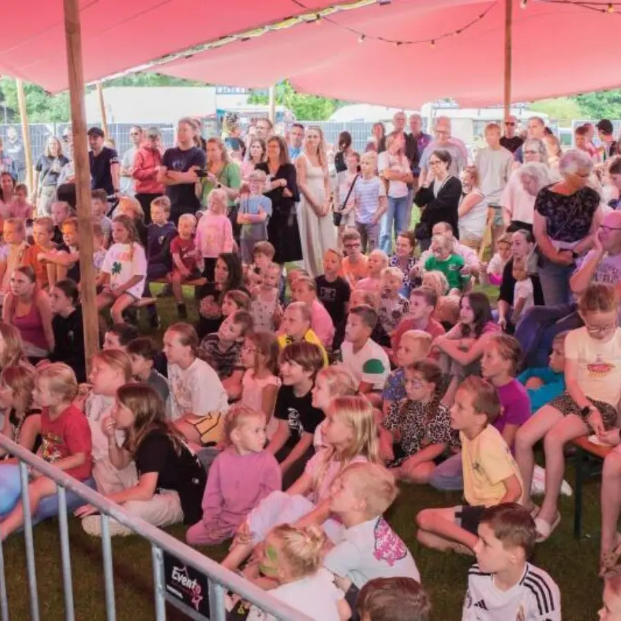 DSC 7569 C Users Melissa Coolen Vacantievreugd Team site Vacantievreugd Documenten Marketing 2 1 Samoza Fotos Activiteiten en Recreatie 2025 Jubileumfeest